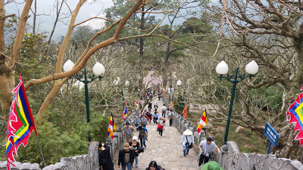  Gần 5 vạn du khách đến với Yên Tử trong 4 ngày đầu xuân